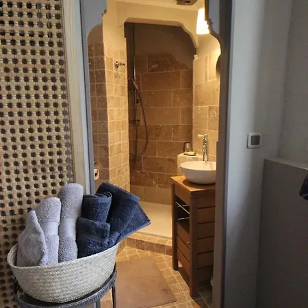 Bed & Breakfast Chateau De Ruesnes