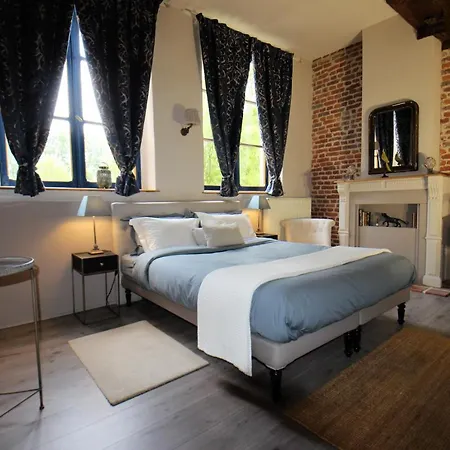 Chateau De فندق مبيت وإفطار