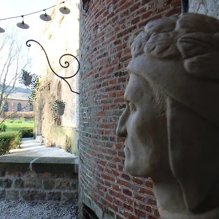Chateau De Bed & Breakfast Ruesnes