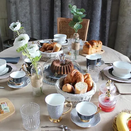 Chateau De فندق مبيت وإفطار